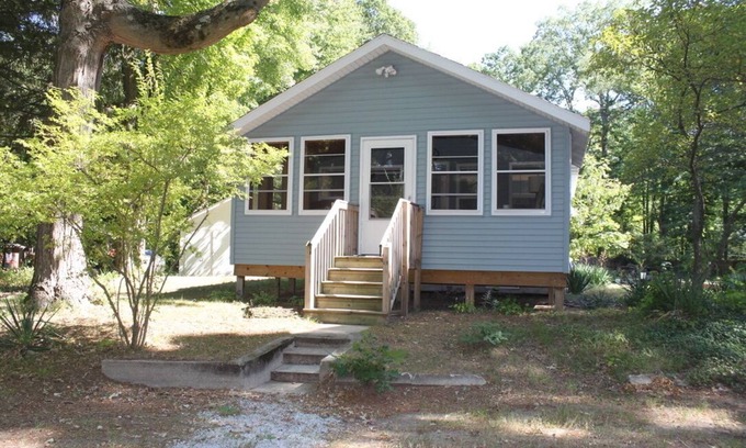 Kendall House | Restored 1920's peaceful, lakeside cottage