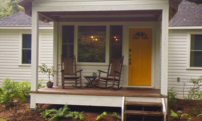 Livingston Manor Cottage | Restored 1950s Countryside Cottage Retreat