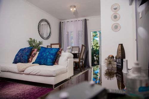 Lusaka Apartment | Retreat Aparthotel-Garden-Solar-Wi-Fi -Firepit-Park-carport