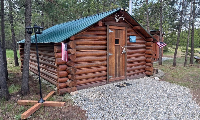 Marion Cabin | Retreat to our cozy cabin nestled in a private hideaway.nSolar lights & shower