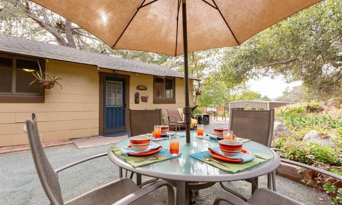Arroyo Grande House | Retro 1940's Libretto Cottage on 12 Acres