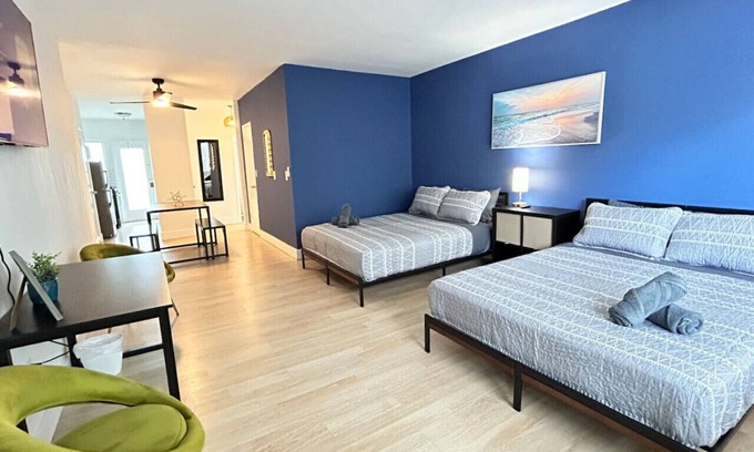 West Avenue Apartment | Retro Charm Apartment in South Beach