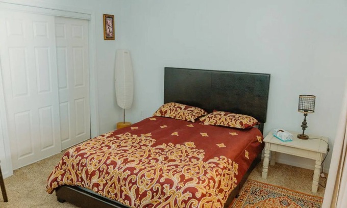 Biggs Field Apartment | Retro Comfortable Studio w/Private Entrance #3 🐶