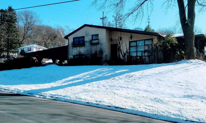 Easton House | Retro Experience close to RT 22 and Easton, Bethlehem, PA & Philipsburg NJ!