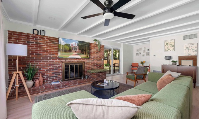 Alachua House | Retro Revival - Mid-Century Refuge w/a '70s Twist!