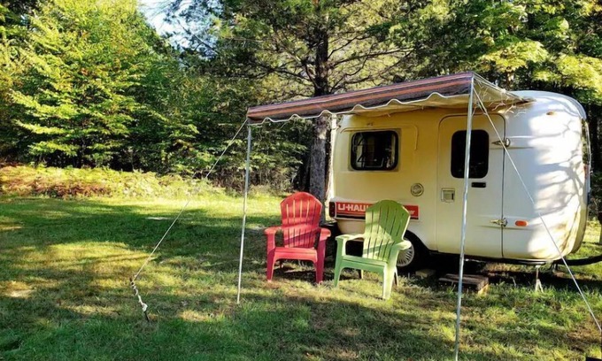 Pine Bush House | Retro vintage glamping in a super rare Uhaul RV