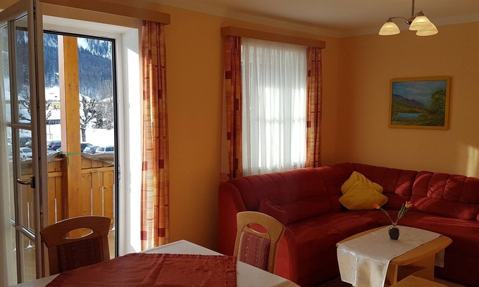 Strobl Apartment | Rettenkogel - No. 3 - Apartment house Edda