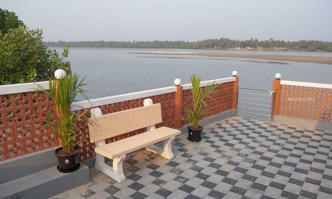 Udupi Cottage | Reunion Ocean Tides- Room111 - Beach Cottages