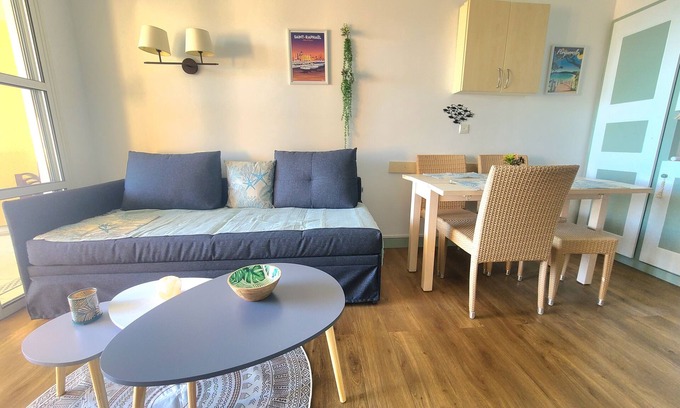 Cap Esterel Apartment | Rev'Azur Vue mer, Clim,lave linge, frigo+congélateur, Fibre, Centre Village (C2)