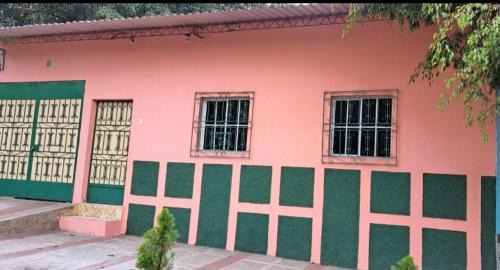 Santa Ana House | REYES, HOSTAL & BAR