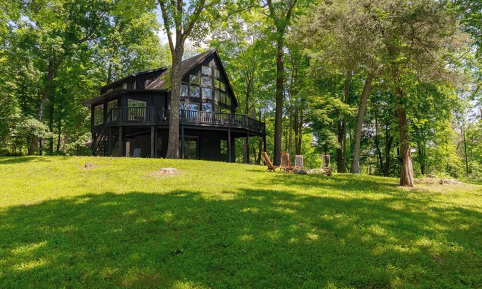 Rhinebeck House | Rhinebeck Chalet: Modern Stylish Retreat