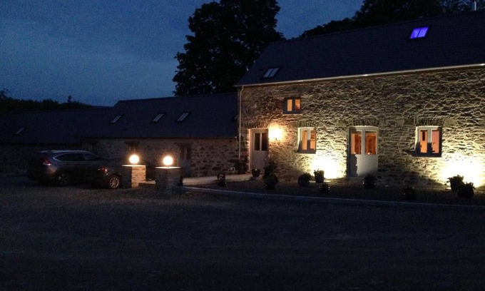 Crosswell Bed & Breakfast | Rhostwarch Bed and Breakfast