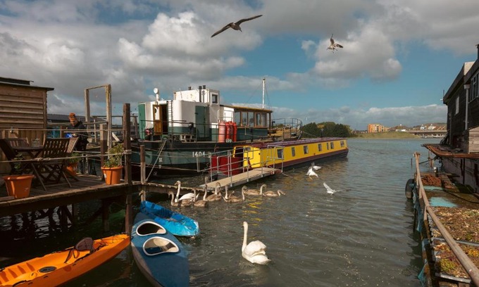 Shoreham-by-Sea Boat Rental | Rhubarb and Custard