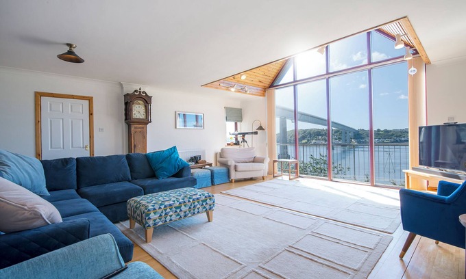 Neyland Cottage | Rhyd y Groes, Holiday Cottage Burton, Sleeps 10, 5 bedrooms, bathrooms
