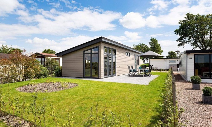 Avenhorn Ski Chalet | ✓ Rialto MAX at Park Westerkogge ✓ Holiday home for 6 people ✓ Located in Berkhout (North Holland) ✓ Waterfront holiday resort ✓ Book directly at the resort