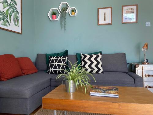 North Richmond Apartment | Richmond & Kew Gardens cozy garden flat by the pagoda