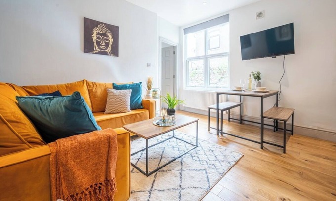 Plasnewydd Apartment | Richmond Place 2 by Tŷ SA