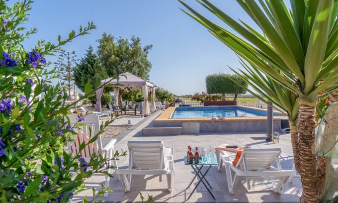 Majada del Moro Apartment | "Rico's Retreat Holiday Rental" with Mountain View, Private Pool, Terrace, A/C & Wi-Fi