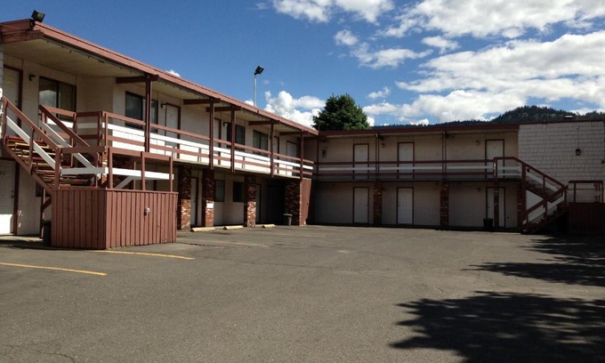 Valleyview Hotel | Rider's Inn