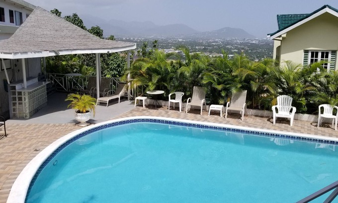 Saint Andrew Apartment | Ridgeview Suite 4