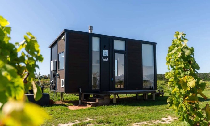 Burnham House | Riesling Cabin by Tiny Away