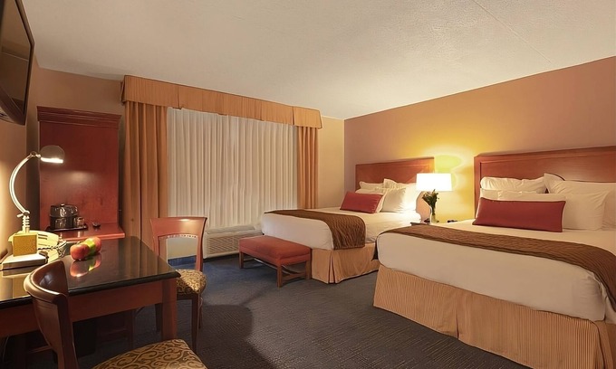 Wenatchee Hotel | Right Near Downtown! Walk to Shops & Restaurants, FREE Parking, Pool Access
