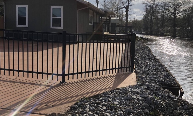 Pierre Part House | Right on the water! 3 Bedroom House, large deck, next to a kayak launch!