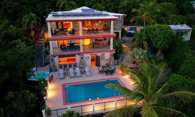 Estate Pastory Villa | Riley's Retreat - Spacious Villa with Private Pool