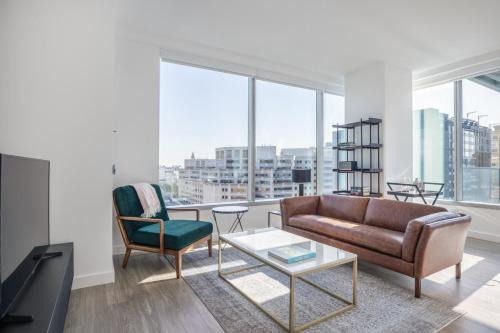 South Beach Apartment | Rincon Hill 2BR w Gym Movie Theater nr tech SFO-206