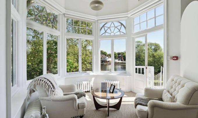 Bray on Thames Bed & Breakfast | River Arts Club