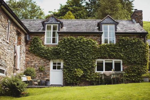 Llanfair Caereinion House | River Cottage, a luxurious and cosy riverside cottage for two