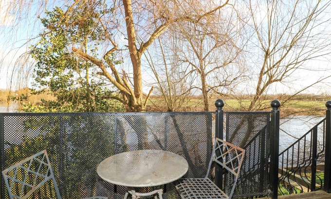 Langold Cottage | RIVER COTTAGE, pet friendly, with open fire in Castle Donington