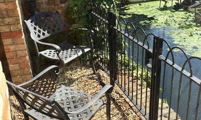 St Neots Condo | River Courtyard Apartment In The Heart Of