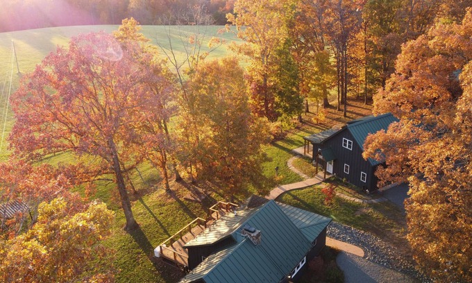 Lovingston House | River Estate 2 homes + Lodge, 120 acres, Hot tub, Sauna, minutes from wineries
