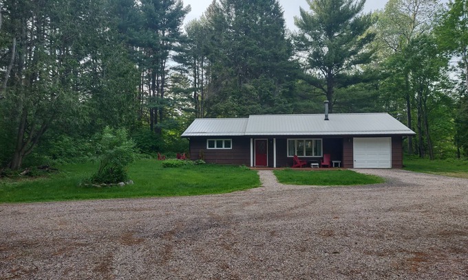 Nipissing House | River front 4 season cottage with 2.5 acre serenity with mature trees around