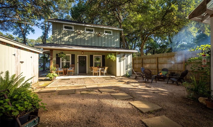 Gruene House | River Haven Guest House w/Hot Tub by Gruene!