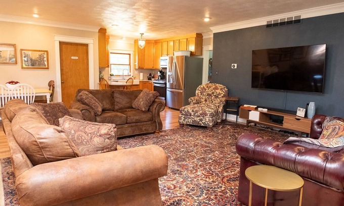 Rockton House | River House in historic Rockton, IL