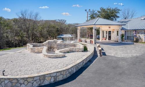 Bandera Hotel | RIVER OAK INN