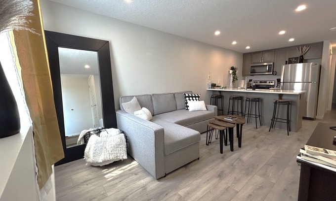 Keith Apartment | River | Park | Peaceful | Downtown | Hikes | Banff