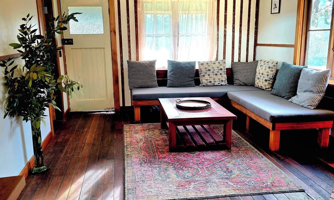 Brooman Cottage | River Stone - Family getaway on the Clyde River with a difference.