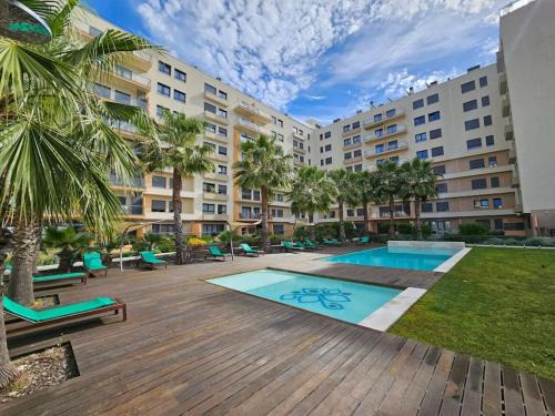 Seixal Apartment | River Terrace & Pool View - Seixal