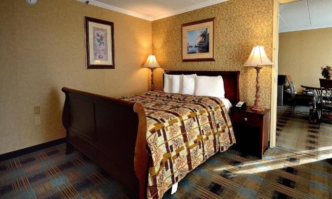 Somerset House | River-view Room, King Suite with Jetted tub and Ba