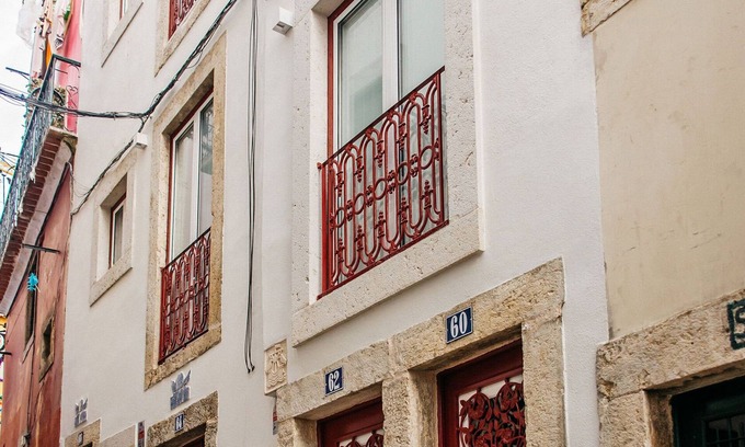 Santo Estevao Apartment | River view with terrace Portuguese Soul in picturesque Alfama, sleeps 5