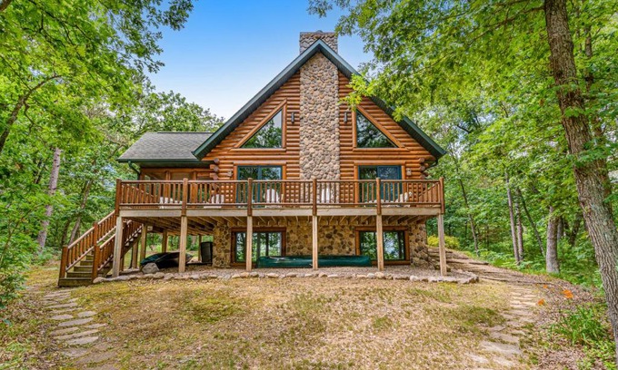 Lyndon Station House | River Woods Retreat