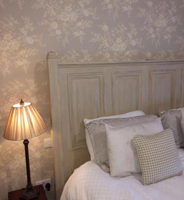 Tallanstown House | Riverbank, Country Pub and Guesthouse