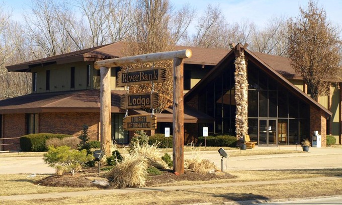 Petersburg Hotel | RiverBank Lodge