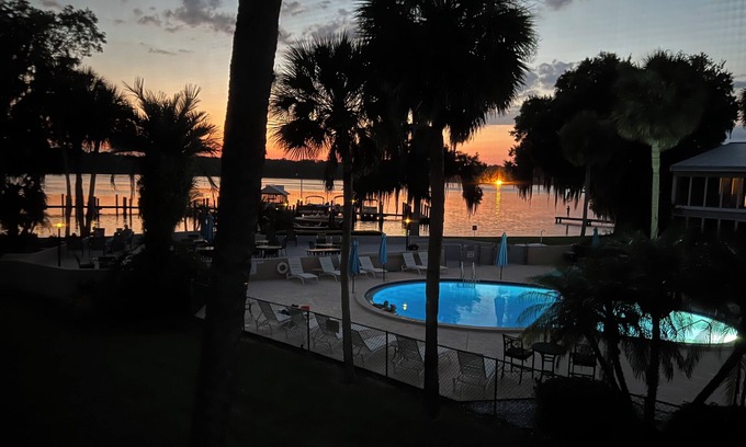 Welaka Condo | Riverbend - 2 Bedroom waterfront condo with spectacular views!