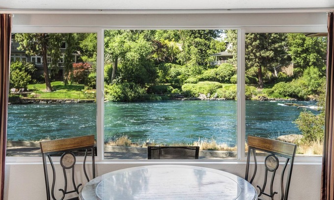 Orchard District Cottage | Riverfront Cottage along the Deschutes River with Pool and Hot Tub Access!
