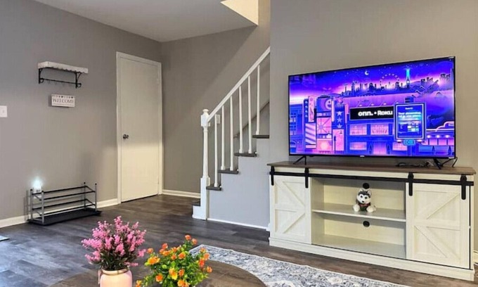Yorkville Apartment | Riverfront/Fast Wi-Fi/Fishing/RW Waterpark/Kayak