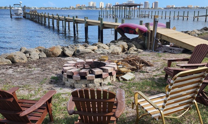 South Daytona House | Riverfront Oasis - Family Friendly